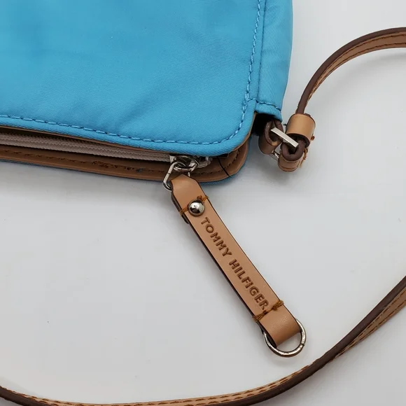 Tommy Hilfiger small purse  blue 💙 - Picture 2 of 13